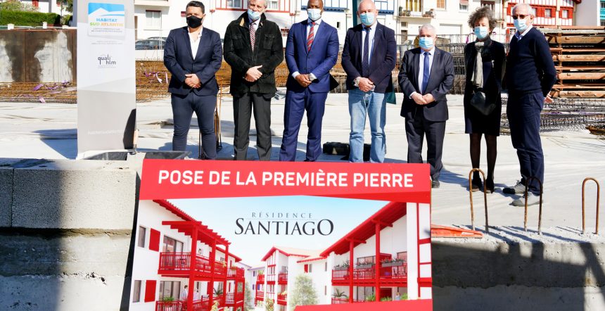 Saint-Jean-de-Luz : pose de la 1ere pierre de la résidence Santiago