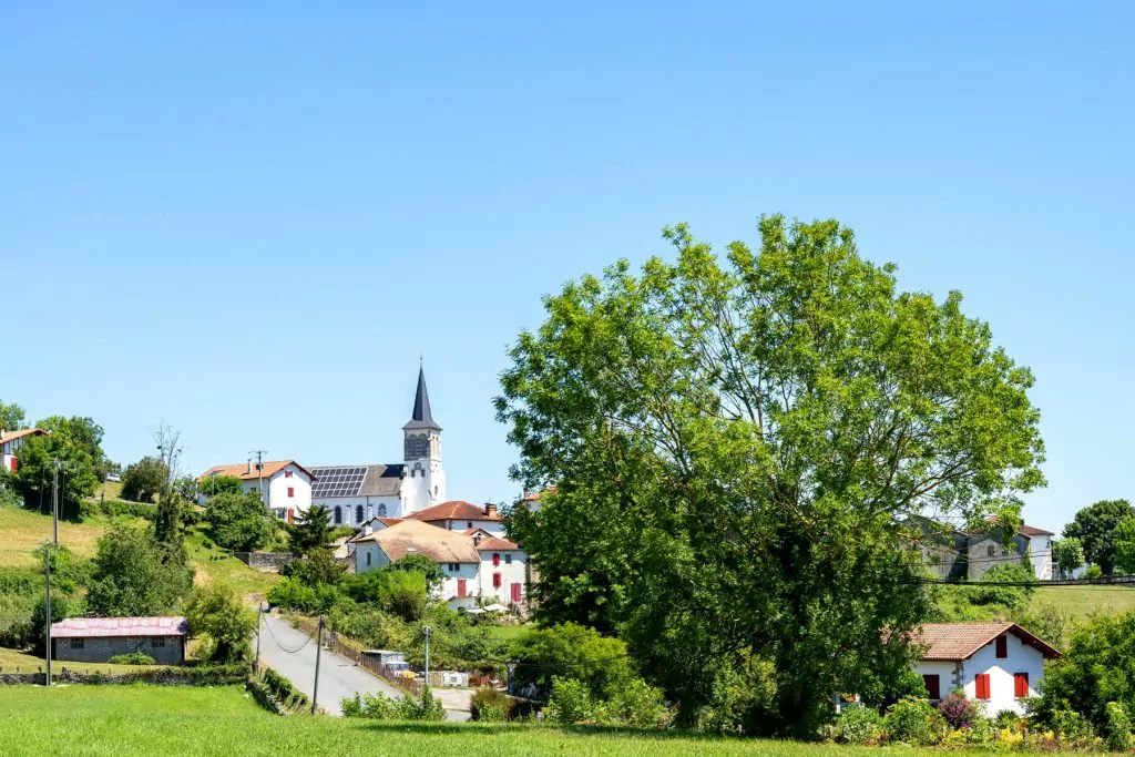 Une visite des équipes d'HSA et des élus à Ostabat