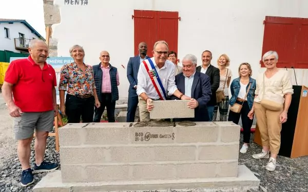 Première pierre Menta Bassussary